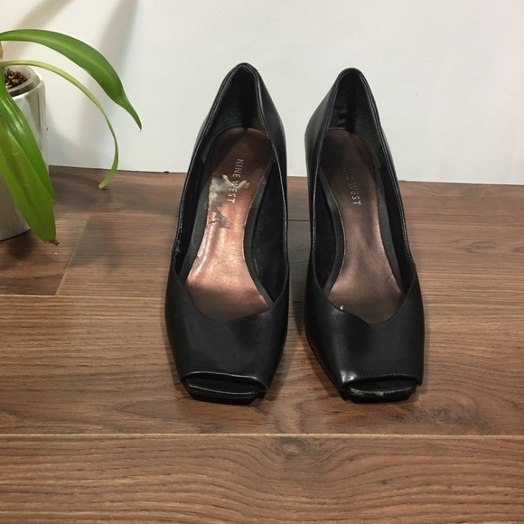 🌻 Nine West Bayview black peep toe wedge🌻 - Picture 2 of 6